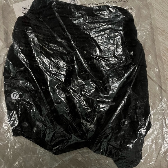 Lululemon Speed Shorts Manifesto BNWT - Picture 3 of 3